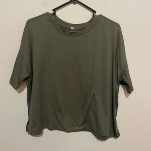 Olive green super‎ soft crop tshirt